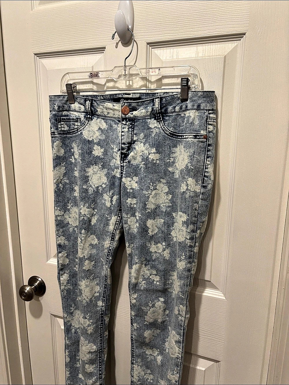 Rewash Acid Washed White Floral Skinny Jeans Waist 11 Blue & White